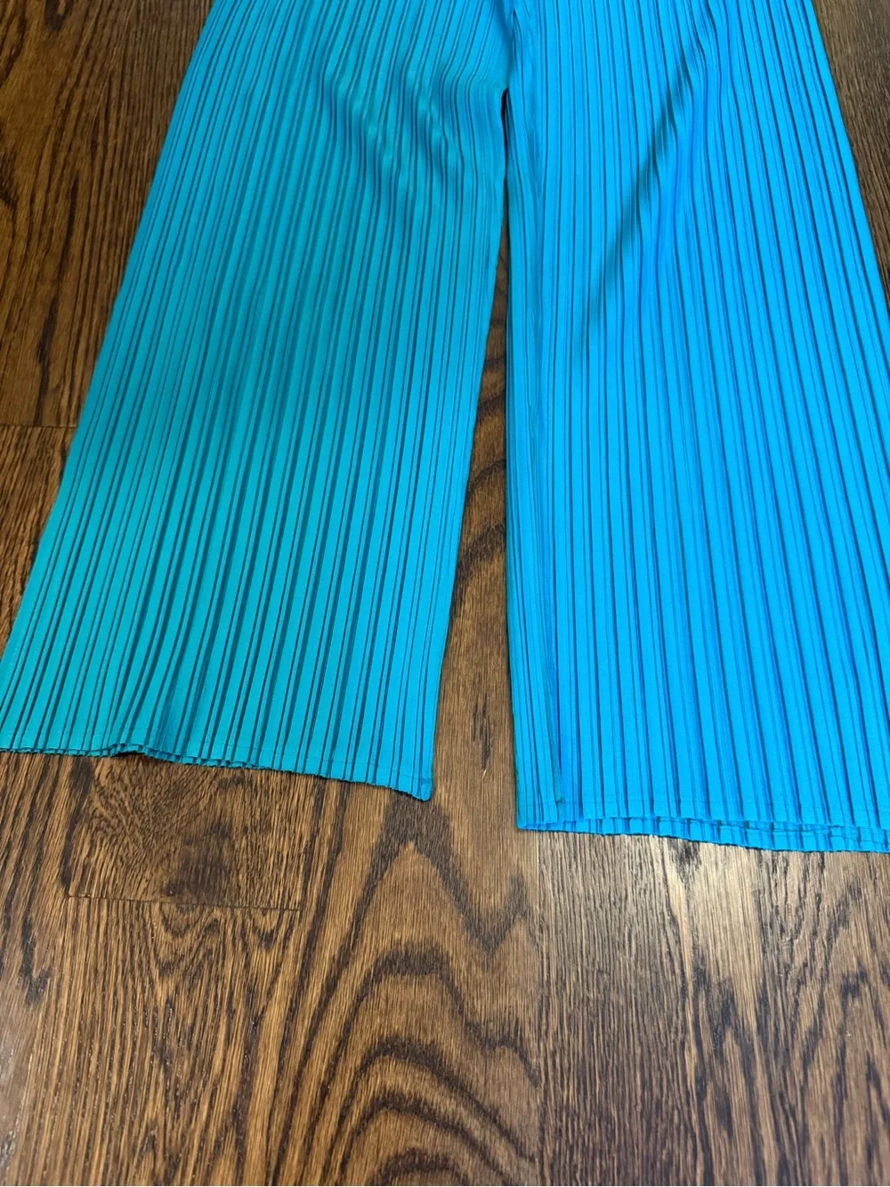 Pleated Wide-Leg Pants in Bright Aqua